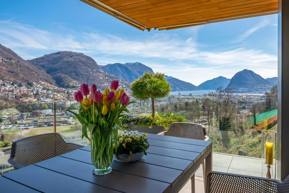 APPARTAMENTO CON PIACEVOLE VISTA LAGO