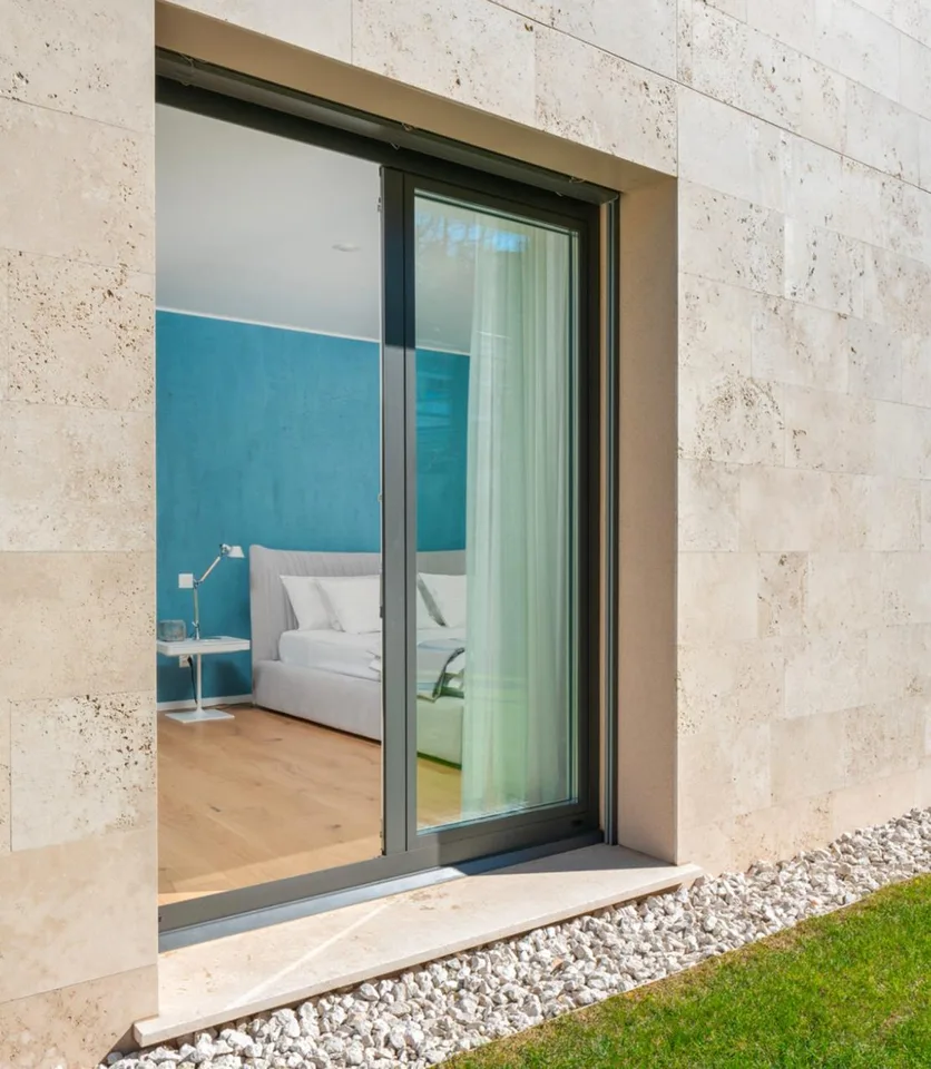 APPARTAMENTO CON PIACEVOLE VISTA LAGO