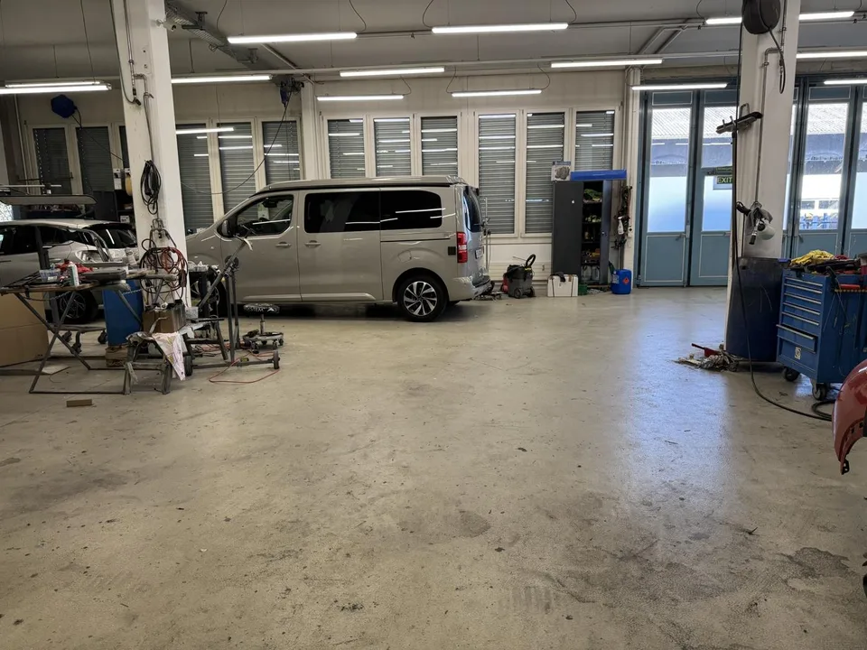ATTRAKTIVE GEWERBEFLÄCHE MIT BESTEHENDEN MIETER-INVESTITIONSGELEGEN... – foto 6 di 14