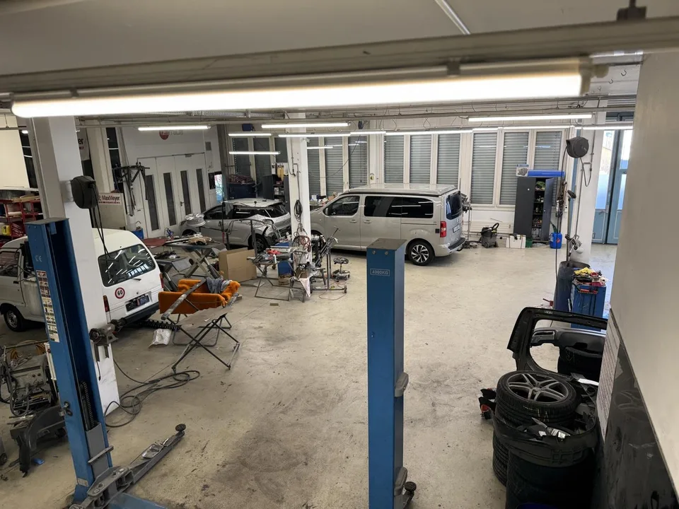 ATTRAKTIVE GEWERBEFLÄCHE MIT BESTEHENDEN MIETER-INVESTITIONSGELEGEN... – foto 8 di 14