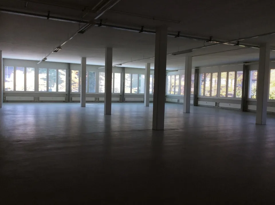 ATTRAKTIVE GEWERBEFLÄCHE MIT BESTEHENDEN MIETER-INVESTITIONSGELEGEN... – foto 13 di 14