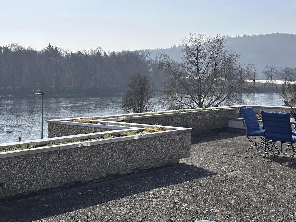 TERRASSENWOHNUNG MIT FANTASTISCHER RHEINSICHT