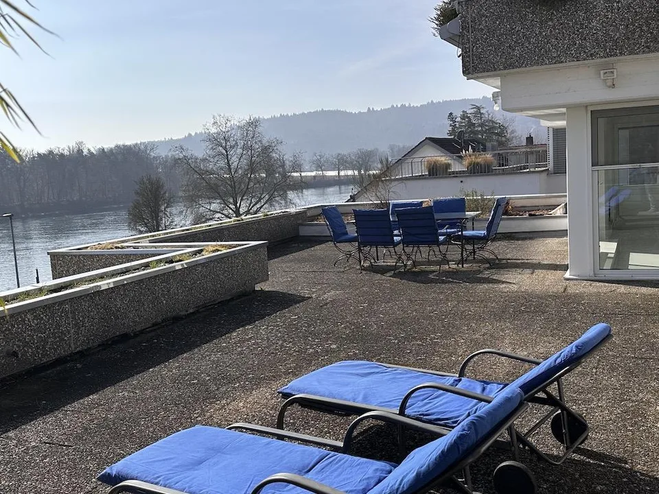 TERRASSENWOHNUNG MIT FANTASTISCHER RHEINSICHT