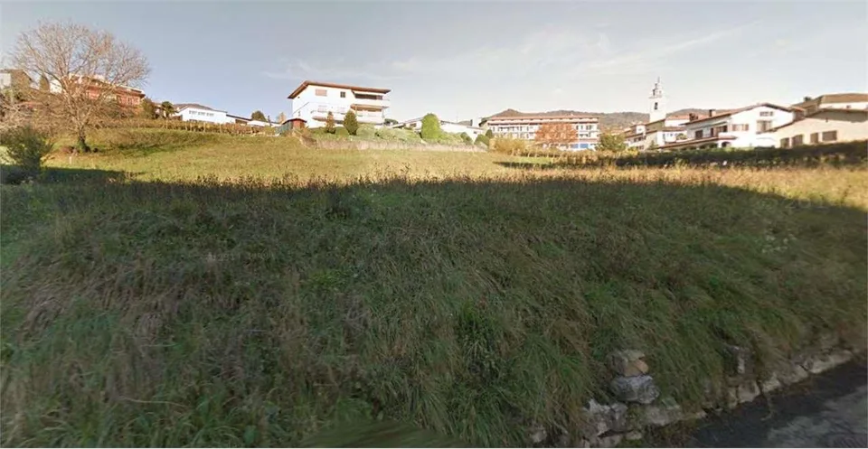 BALERNA: TERRENO EDIFICABILE IN CENTRO PAESE