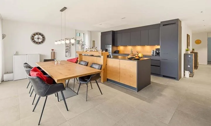 KLASSE UND KOMFORT IM GRÜNEN - NEUWERTIGE 4.5 ZIMMERWOHNUNG