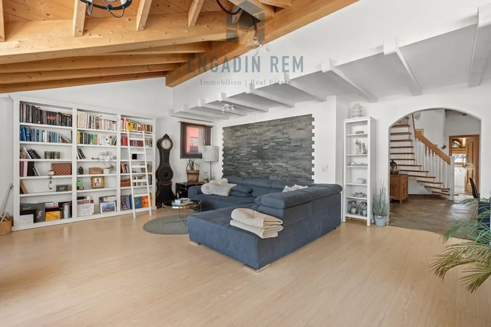 4.5-Zimmer-Dachwohnung mit Galerie, Cheminée und drei Balkonen