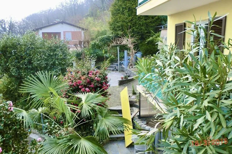 4 1/2-Zimmer-Villetta mit Schwimmbad mit schönem Garten sowie Seebl... – Foto 20 von 30