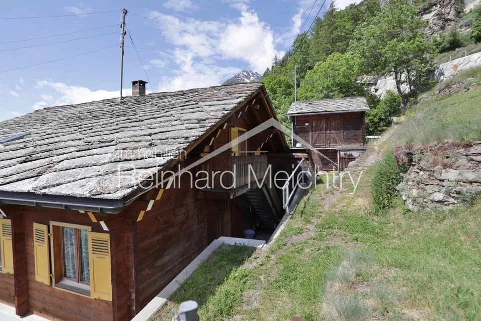 Grosszügiges Wohnhaus mit viel Umschwung und Top Aussicht