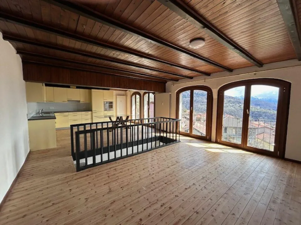 GRANDE CASA CON DUE APPARTAMENTI - GIARDINO E VISTA SPETTACOLARE – foto 17 di 27