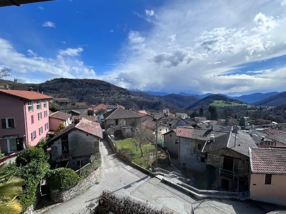 GRANDE CASA CON DUE APPARTAMENTI - GIARDINO E VISTA SPETTACOLARE