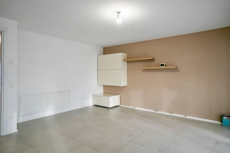 3 1/2-Zimmer-Wohnung im 1. OG an zenraler Lage / appartamento di 3 ...