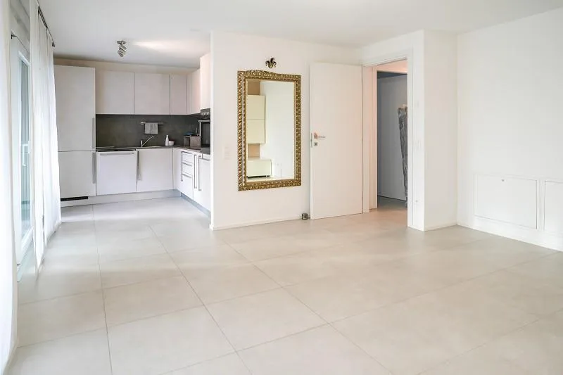 3 1/2-Zimmer-Wohnung im 1. OG an zenraler Lage / appartamento di 3 ...