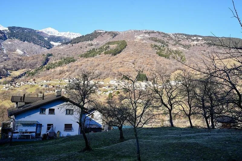 Baulandgrundstück von 587 m2 an sehr sonniger, ruhiger Aussichtslag... – foto 11 di 13