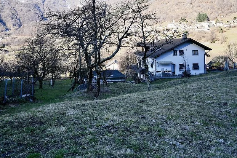 Baulandgrundstück von 587 m2 an sehr sonniger, ruhiger Aussichtslag...