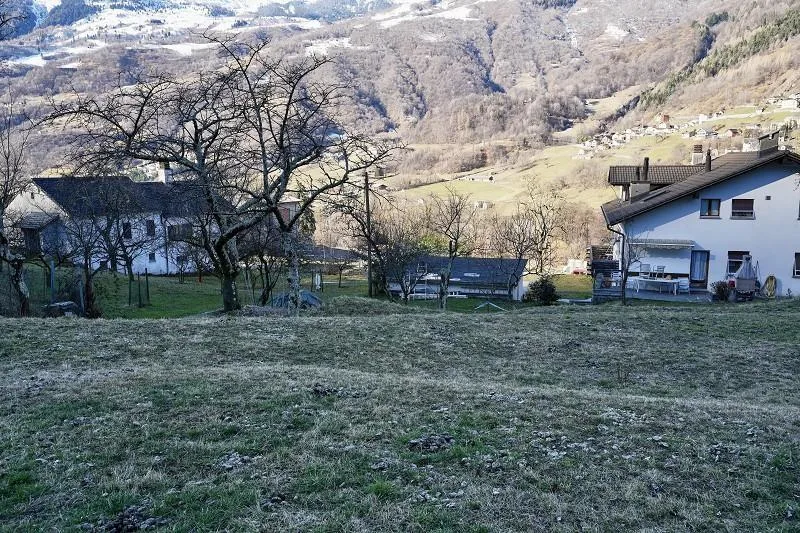 Baulandgrundstück von 587 m2 an sehr sonniger, ruhiger Aussichtslag...