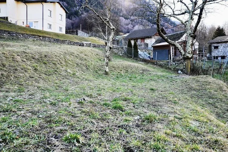 Baulandgrundstück von 587 m2 an sehr sonniger, ruhiger Aussichtslag...