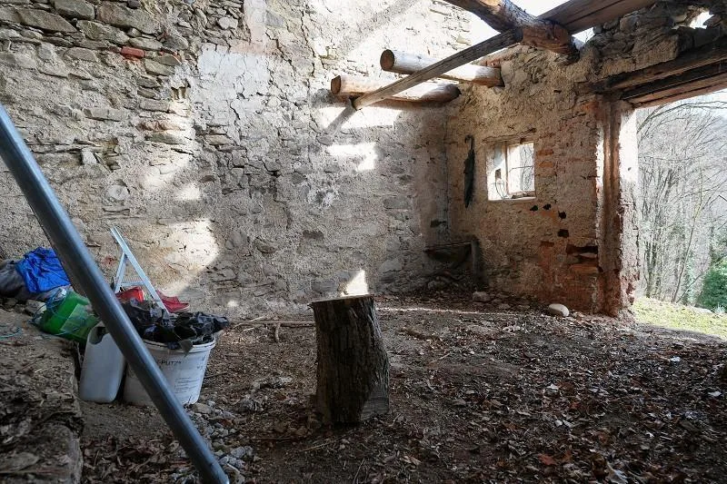 Grosses Rustico an Alleinlage mit sehr viel Umschwung / grande rust...