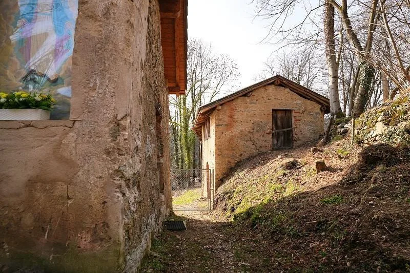 Grosses Rustico an Alleinlage mit sehr viel Umschwung / grande rust...