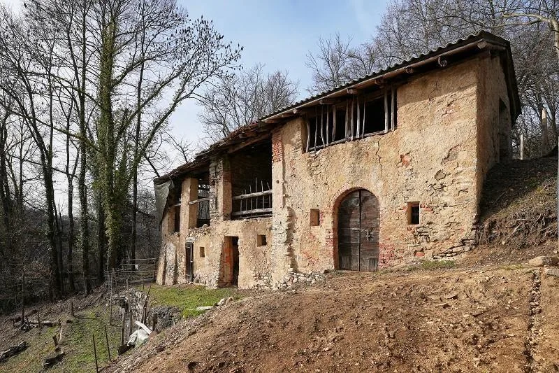 Grosses Rustico an Alleinlage mit sehr viel Umschwung / grande rust...