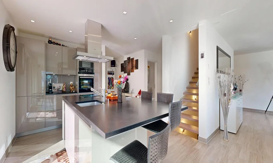 Spacious family home with terraces, garden and generous volumes – photo 7 of 11