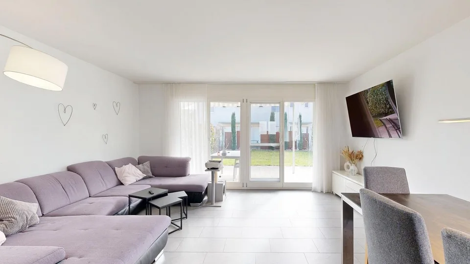 6.5-Zimmer-Reiheneckhaus im Baurecht mit Einstellhallenplatz