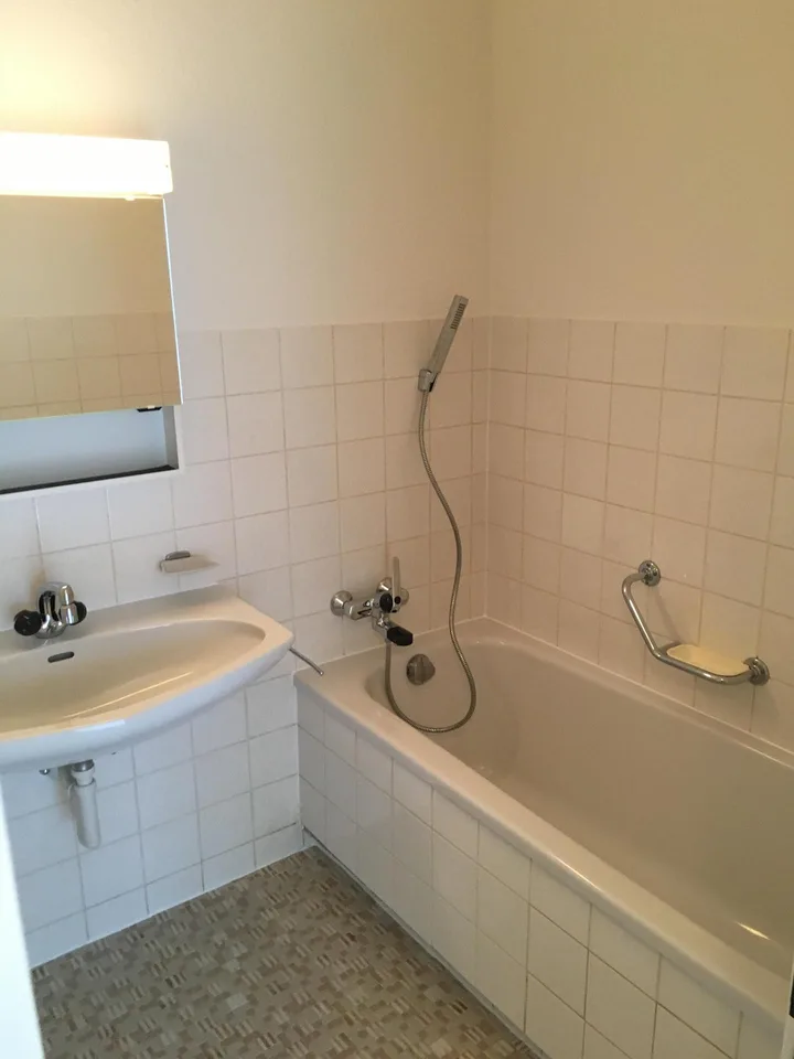 Zentrale 3.5 Zimmer-Wohnung oder Praxisräume – photo 6 of 11