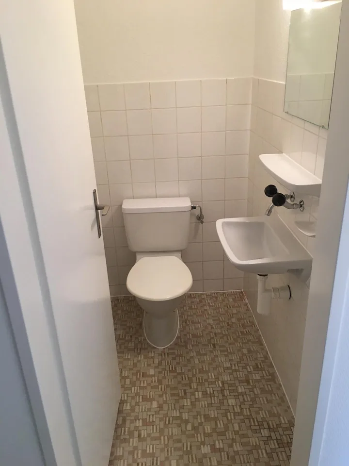 Zentrale, sonnige 2.5 Zimmer-Wohnung – photo 7 of 9