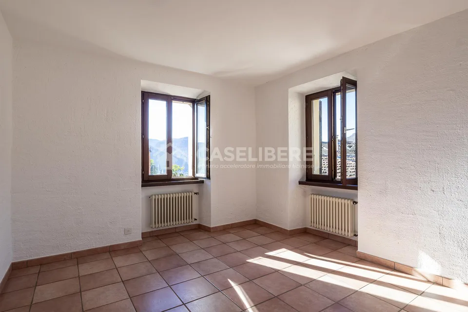 Kernhaus mit Seeblick in Neggio – Foto 12 von 23
