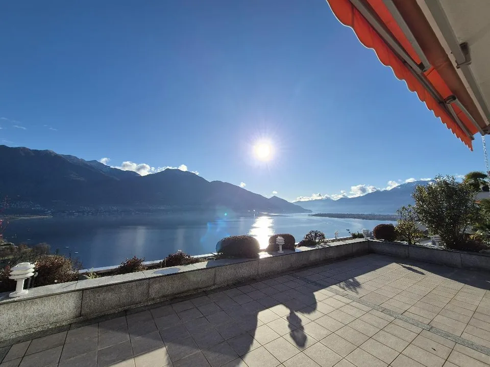 Exklusive 4 1/2-Zimmer-Terrassenwohnung an Panoramalage in Minusio