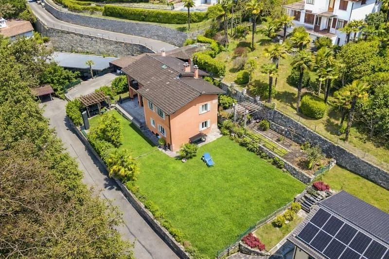 zweifamilienhaus mit Garten - bifamiliare con giardino