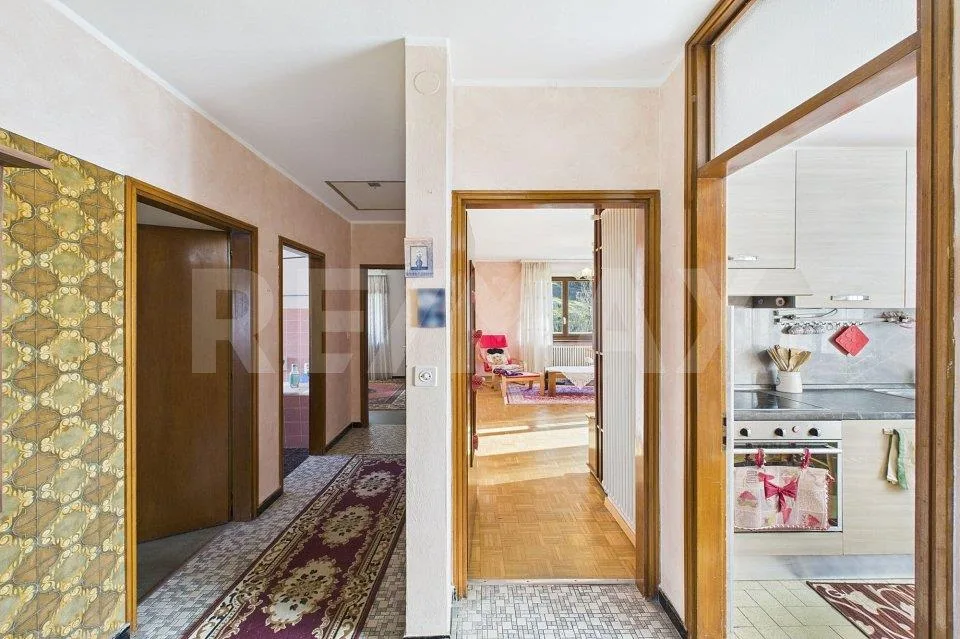 Casa unifamiliare con appartamento indipendente e ampio giardino