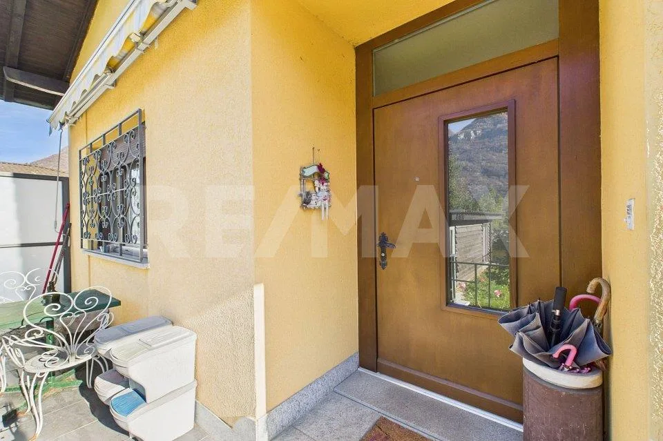 Casa unifamiliare con appartamento indipendente e ampio giardino