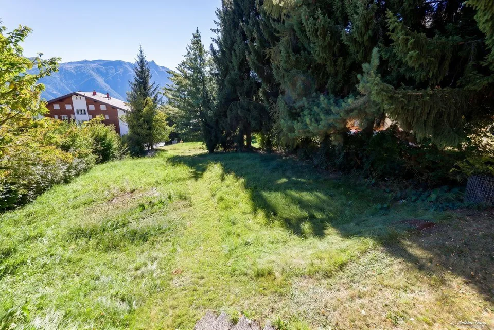 ENSEMBLE IMMOBILIER AVEC TERRAIN CONSTRUCTIBLE EN STATION
