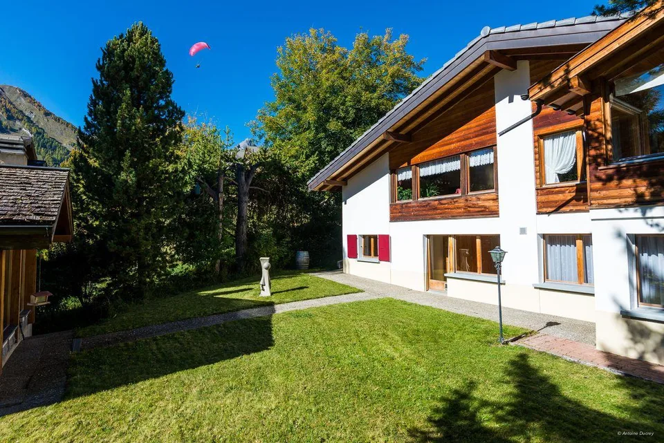 ENSEMBLE IMMOBILIER AVEC TERRAIN CONSTRUCTIBLE EN STATION