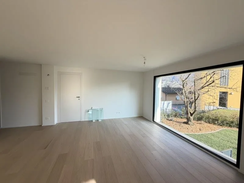 APPARTAMENTO 4.5 LOCALI CON GIARDINO AD USO ESCLUSIVO IN ELEGANTE P...