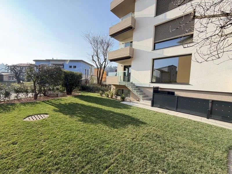 APPARTAMENTO 4.5 LOCALI CON GIARDINO AD USO ESCLUSIVO IN ELEGANTE P...
