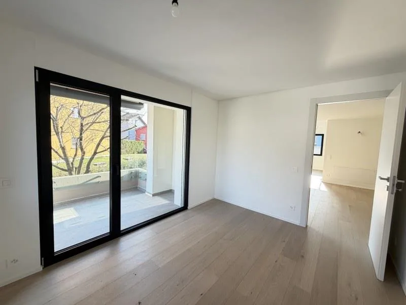 APPARTAMENTO 4.5 LOCALI CON GIARDINO AD USO ESCLUSIVO IN ELEGANTE P...