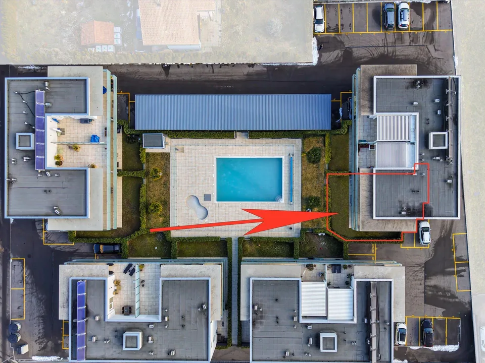 Garden level with swimming pool! – photo 13 of 13