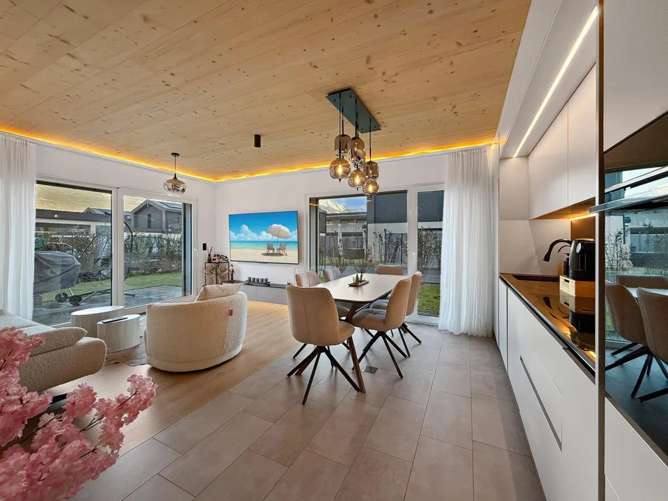 3.5-room semi-detached villa in solid wood