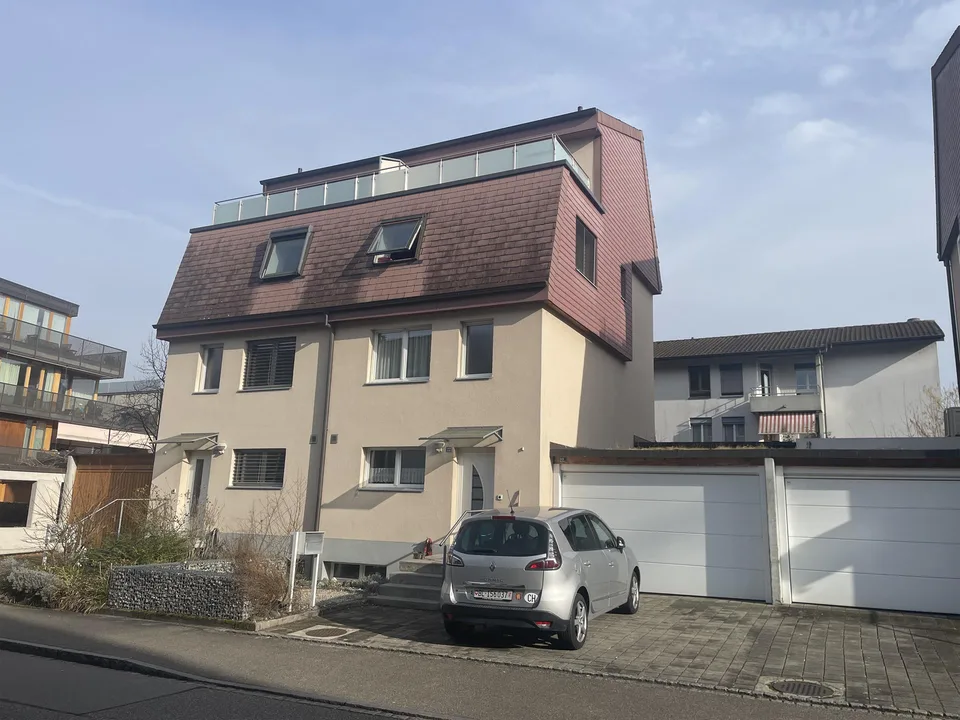 6.5-Zimmer Doppel-Einfamilienhaus mit Garage in Birsfelden/BL