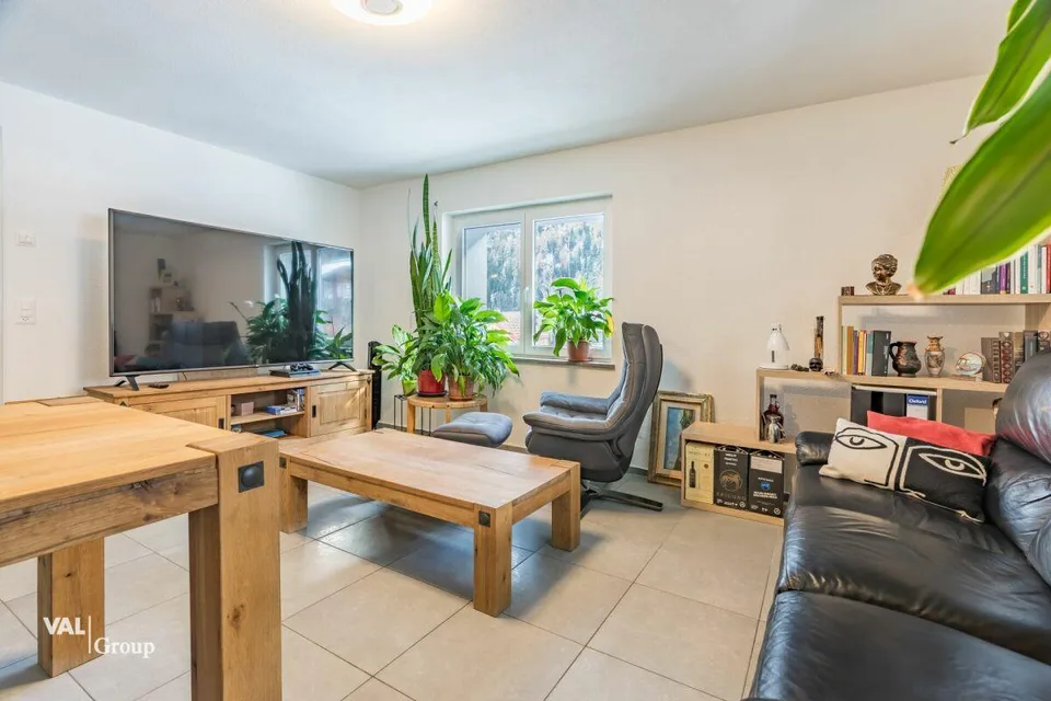 grosszügiges Haus mit zwei Einheiten und Baulandparzelle – Foto 17 von 28