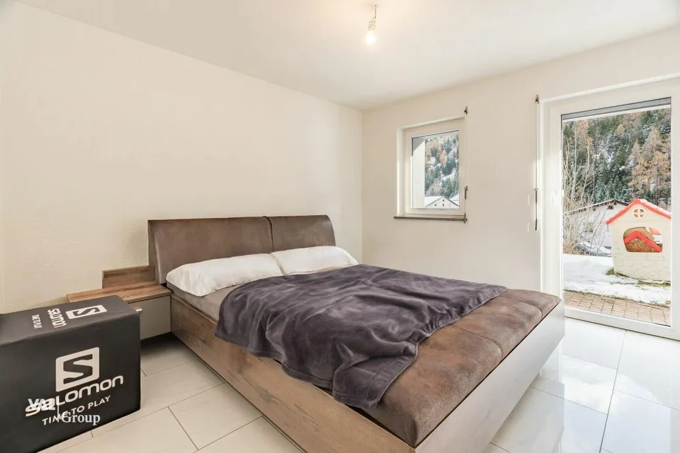 grosszügiges Haus mit zwei Einheiten und Baulandparzelle – Foto 22 von 28