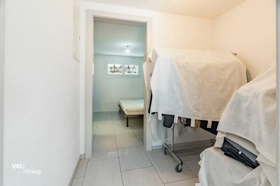 grosszügiges Haus mit zwei Einheiten und Baulandparzelle – Foto 24 von 28