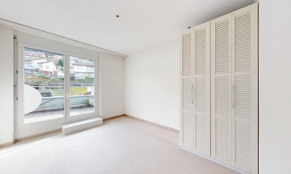 Helle Attikawohnung mit Dachterrasse, Cheminée & Charme