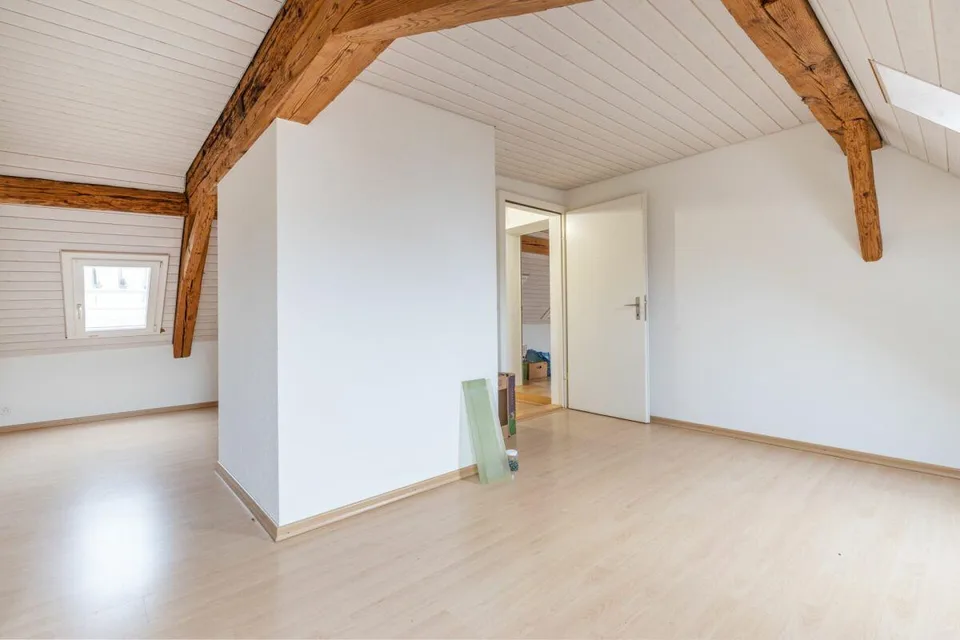 Potenzialreiches Bauernhaus mit drei Wohneinheiten und Scheune – photo 14 of 30
