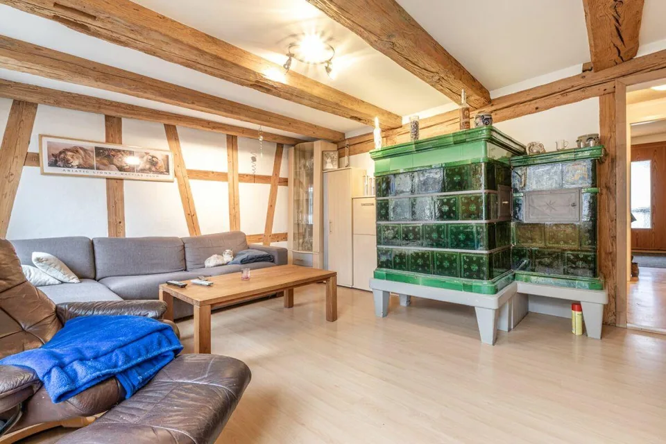 Potenzialreiches Bauernhaus mit drei Wohneinheiten und Scheune – photo 6 of 30