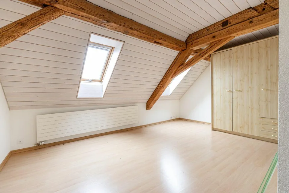 Potenzialreiches Bauernhaus mit drei Wohneinheiten und Scheune – photo 12 of 30