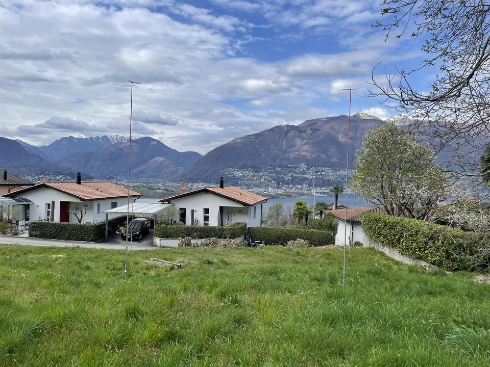 Vendesi Terreno A Piazzogna con Licenza di costruzione Approvata