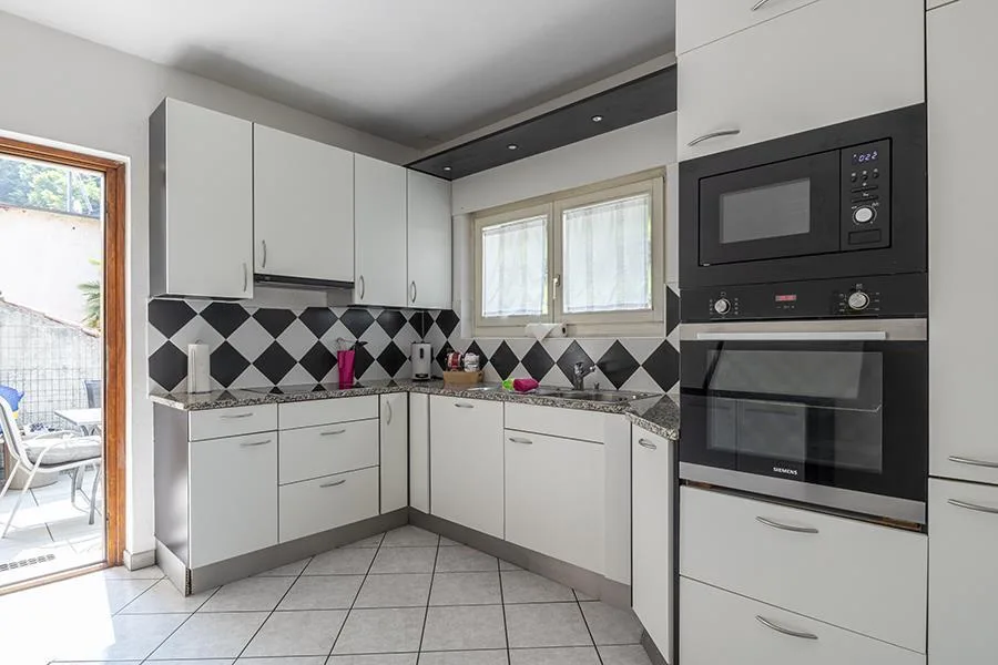CASA DI 5 LOCALI A MAGADINO + 2.5 LOCALI A REDDITO