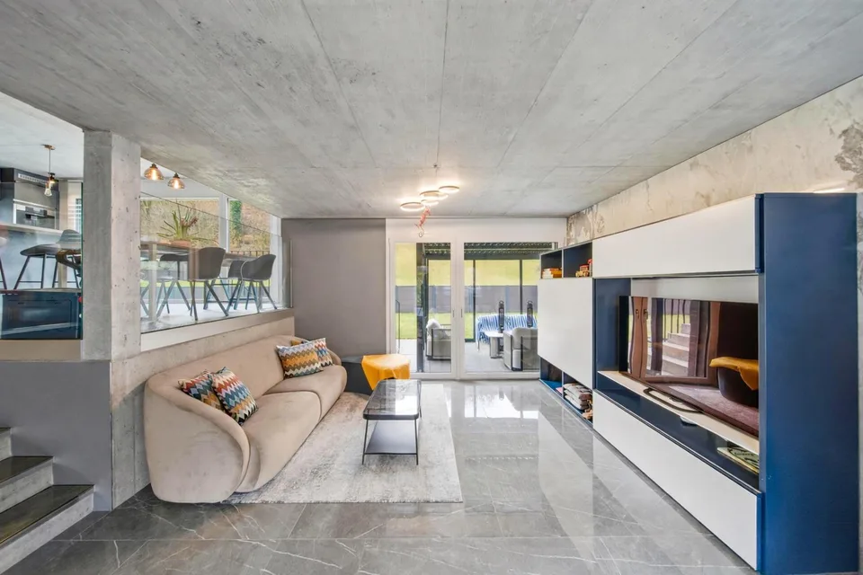 EXKLUSIVE VILLA MIT BERGPANORAMA, SAUNA UND WINTERGARTEN